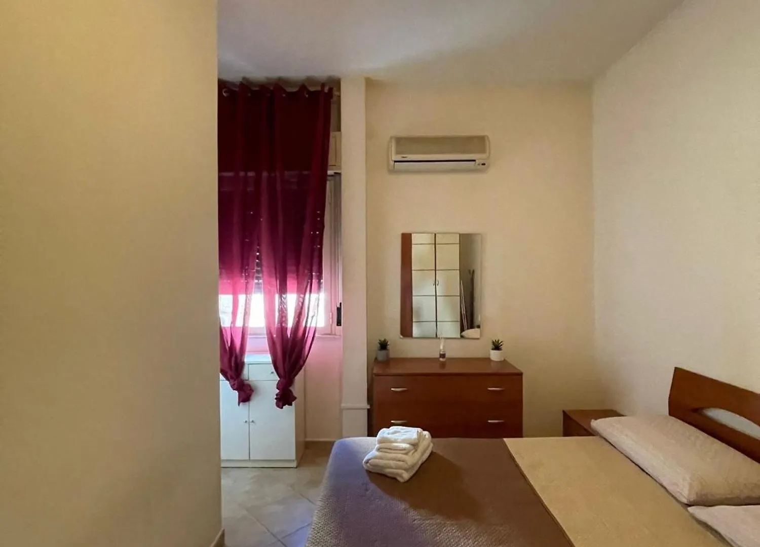 Politeama House - Appartamento In Pieno Centro Citta contacts